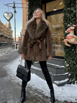 Women Winter Faux Fur Coat Fluffy Big Fur Collar Cuff Belted Brown 2026 New Elegant Old Money Luxury Outerwear