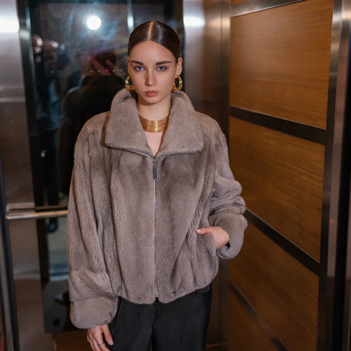 Women Winter Faux Fur Coat 2026 Warm Taupe Zip Up Fluffy Plush Jacket Stand Collar Bomber Outerwear