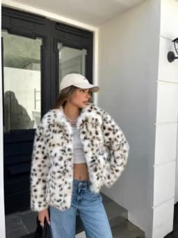 Women Winter Faux Fur Coat Snow Leopard Print Fluffy Short Jacket 2026 New Y2K Streetwear Vintage Outerwear
