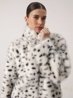 Women Winter Faux Fur Coat Snow Leopard Print Fluffy Short High Neck Zipper 2026 New Y2K Streetwear Trendy Warm Outerwear