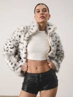 Women Winter Faux Fur Coat Snow Leopard Print Fluffy Short High Neck Zipper 2026 New Y2K Streetwear Trendy Warm Outerwear