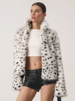 Women Winter Faux Fur Coat Snow Leopard Print Fluffy Short High Neck Zipper 2026 New Y2K Streetwear Trendy Warm Outerwear