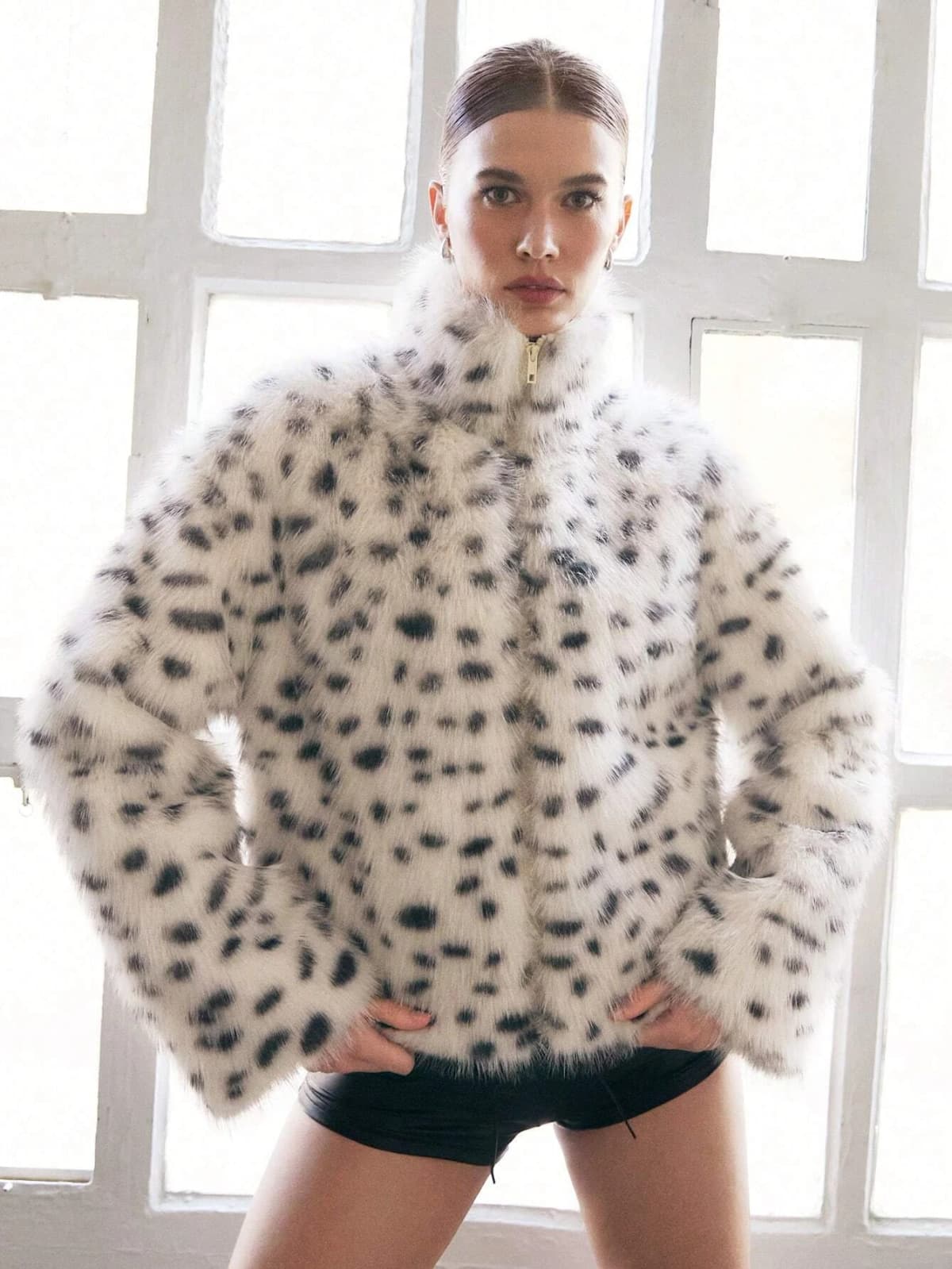 Women Winter Faux Fur Coat Snow Leopard Print Fluffy Short High Neck Zipper 2026 New Y2K Streetwear Trendy Warm Outerwear