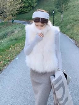 DEAT Fashion Stand Collar Sleeveless Fluffy Faux Fur Vests Women's Thick Warm Simple White Coats Autumn New 7A6164