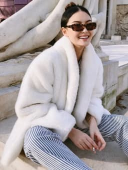 LGRQ Streetwear Fashion Faux Fur Coat Women's 2026 New Winter Minimalist Lapel Long Sleeve Loose Plush Warm Outerwear 19DB3550