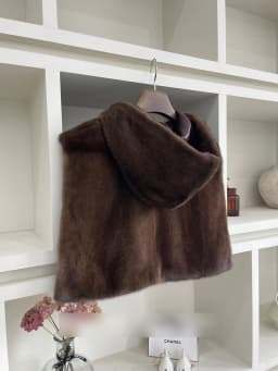 Women's Hooded Faux Fur Vest Zip Up Sleeveless Plush Thick Winter Warm Coat Elegant Luxe Chic Trendy Outerwear
