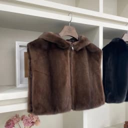 Women's Hooded Faux Fur Vest Zip Up Sleeveless Plush Thick Winter Warm Coat Elegant Luxe Chic Trendy Outerwear