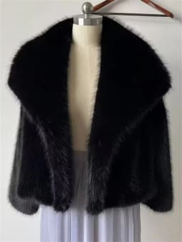 TARUXY Solid Faux Fur Lapel Women's Coat Luxury Gradient Cropped Fluffy Fur Jacket Coat Winter Thicken Outerwear High Street