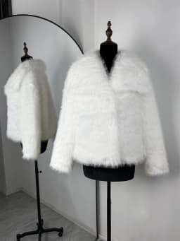TARUXY Solid Faux Fur Lapel Women's Coat Luxury Gradient Cropped Fluffy Fur Jacket Coat Winter Thicken Outerwear High Street