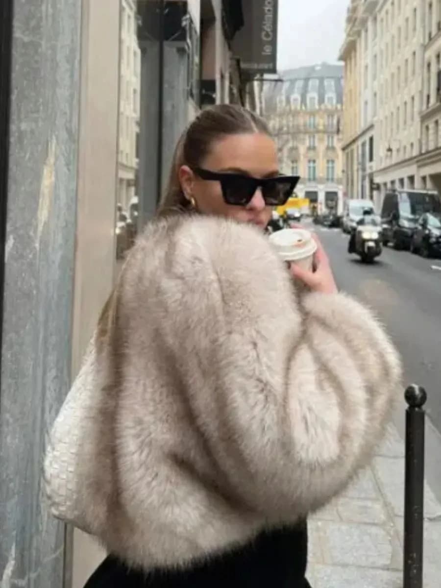 Women Winter Faux Fur Coat Short Fluffy 2026 New Light Grey Old Money Elegant Warm Luxury Streetwear Outerwear
