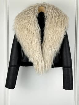 2025 Winter Women Warm Faux Leather Sheepskin Coat Female Zipper Slim Streetwear Moto Biker Jacket Large Real Wool Fur Collar