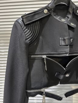 DEAT 2024 Autumn Fashion Zipper Design Stand Collar PU Leather Coat For Women Long Sleeve O-neck Shoulder Pad Jacket 11XX6865