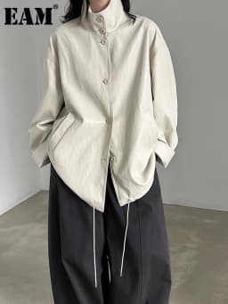 [EAM] Beige Drawstring Big Size PU Leather Jacket New Stand Collar Long Sleeve Women Coat Fashion Tide Spring Autumn 2026 1DJ949