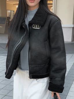Fashionable Short Fur Leather Coat Women's Hong Kong Style Retro Chic High-End Winter 2025 Women's Fashion Outerwear