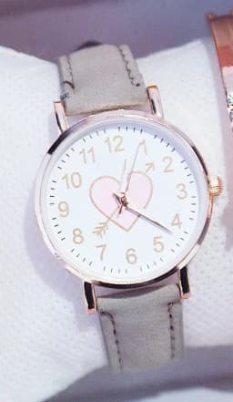 2024 New Cute Heart-shaped Dial Children's Female Watch Female Student Fashion Watch Simple Girl Girlfriend orologio donna