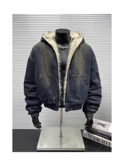 Men's Vintage Washed Denim Jacket with Faux Fur Hood Oversized Warm Bomber Coat Casual Streetwear Workwear Overcoat Outerwear