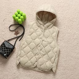 Fashion Lightweight Hooded Down Vest Woman Short Slim Fit Warm Winter Puffer Waistcoat Women Gilet Single Breasted VT-335