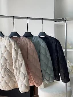 Lagabogy 2025 New Autumn Winter Warm Puffer Coat Women Light Thin 90%White Duck Down Jacket Female Short Single Breasted Outwear