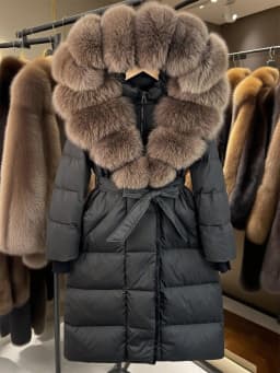 Lagabogy 2025 New Winter Warm White Duck Down Jacket Women Long Hooded Puffer Jacket Women Real Fox Fur Coat Female Warm Coat