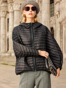 Lagabogy 2025 New Winter Short Puffer Jacket Women Ultra Light 90%White Duck Down Coat Loose Female Feather Parka Hooded Outwear