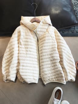 Lagabogy 2025 New Winter Short Puffer Jacket Women Ultra Light 90%White Duck Down Coat Loose Female Feather Parka Hooded Outwear