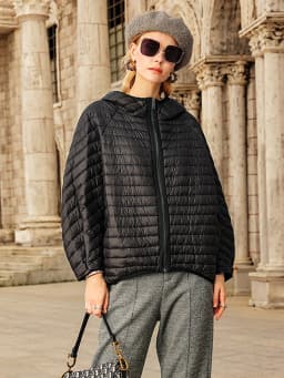Lagabogy 2025 New Winter Short Puffer Jacket Women Ultra Light 90%White Duck Down Coat Loose Female Feather Parka Hooded Outwear
