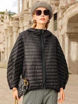 Lagabogy 2025 New Winter Short Puffer Jacket Women Ultra Light 90%White Duck Down Coat Loose Female Feather Parka Hooded Outwear