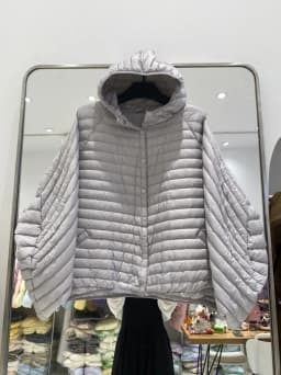Lagabogy 2026 Winter Vintage Women Oversized Hood Puffer Jacket Female Casual Ultra Light Lantern Sleeve 90%White Duck Down Coat