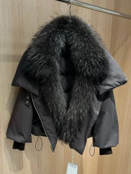 Janveny 2026 New Winter Real Raccoon Fur Collar Short Puffer Jacket Women Loose Waterproof 90% White Duck Down Parka Warm Coats