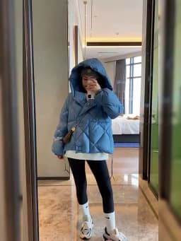 2025 Winter New Fashion 90% White Duck Down Short Jacket Women Thick Warm Loose Cocoon Type Hooded Diamond Puffer Coat Outwear
