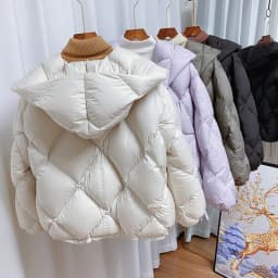 2025 Winter New Fashion 90% White Duck Down Short Jacket Women Thick Warm Loose Cocoon Type Hooded Diamond Puffer Coat Outwear