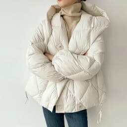 2025 Winter New Fashion 90% White Duck Down Short Jacket Women Thick Warm Loose Cocoon Type Hooded Diamond Puffer Coat Outwear