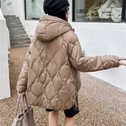 Lagabogy 2025 New Winter Women 90% White Duck Down Jacket Casual Loose Fashion Outwear Hooded Puffer Coat Short Light Warm Parka