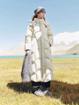 FSLE 【Premium Series】Women Stylish Hooded Long Winter Parka White Goose Down 2025 New Arrival High-Fill Down Outerwear Coats