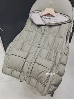Janveny 2025 New Fashion Women Hooded Down Sleeveless Vest Women Lightweight Seamless White Duck Feather Puffer Short Waistcoat