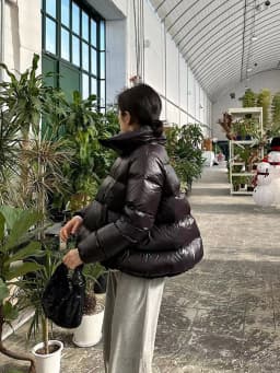Women's Black Short High Collar Duck down Jacket Winter 2024 Loose Fit Thickened Fashionable Warm Zipper Closure Coat