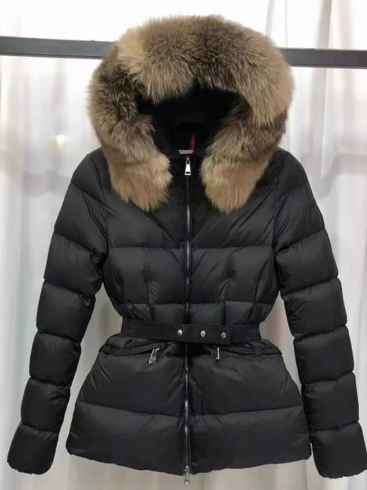 2024 Winter Fashion Down jacket Women Short Thickened Slim fit Waist Hugging Fox Big Fur Collar Hood White Duck