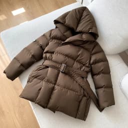 Lagabogy 2025 New Winter Women Hooded Thick Loose 90% White Duck Down Jacket Female Elegant Lightweight Puffer Coat With Belt