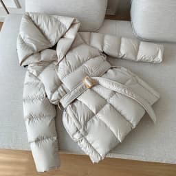 Lagabogy 2025 New Winter Women Hooded Thick Loose 90% White Duck Down Jacket Female Elegant Lightweight Puffer Coat With Belt