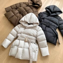 Lagabogy 2025 New Winter Women Hooded Thick Loose 90% White Duck Down Jacket Female Elegant Lightweight Puffer Coat With Belt