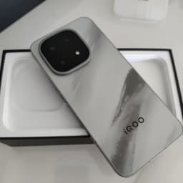 Original VIVO IQOO 15 China Version 7000mAh 100W SuperVOOC 40W Wireless 6.85 Inch Screen 50MP OIS Snapdragon 8 Elite Gen5