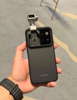 New China Version Honor Robot Phone Snapdragon®️8 Gen5 6.31inch OLED 120Hz 200MP 7060Mah 120W Fast Charger NFC OTA Google Play
