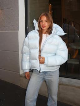 High Street Women's Glossy Zipper Hooded Coats Warm Elastic Waist Pleated Short Cotton Female Jacket 2026 Winter New Lady Outfit