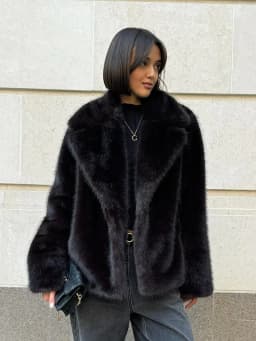 Winter Wide Lapel Faux Fur Short Coat Women Drop Shoulder Long Sleeve Loose Solid Black Soft Fluffy Warm Thick Jacket Outerwear