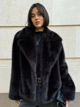 Winter Wide Lapel Faux Fur Short Coat Women Drop Shoulder Long Sleeve Loose Solid Black Soft Fluffy Warm Thick Jacket Outerwear