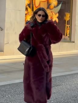 Winter High Quality Long Faux Fur Jacket Coat Women Warm Burgundy Belted Maxi Jacket Lapel Plush Loose Overcoat Luxury Outwear