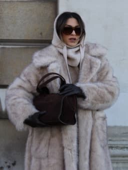 Winter Long Thick Wram Faux Fur Coat Women Lace Up Wool Fluffy Fur Jacket Fashion Street Wide Lapel Jacket Outerwear Overcoat