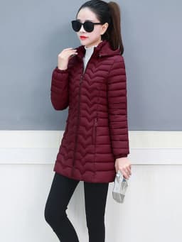 2025 New Style Women's Slim Fit Lightweight Cotton Jacket Black down Filled Coat Long Sleeves Zipper Closure Removable Hat