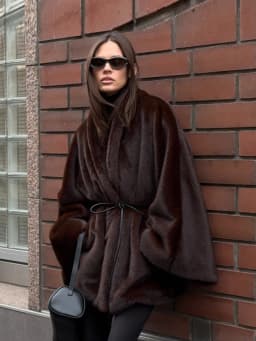 Winter Faux Fur Belts Fur Collar Jacket Women Thicken Warm Furry Luxury Overcoat Female Coat Casual Fluffy Ladies Outwears