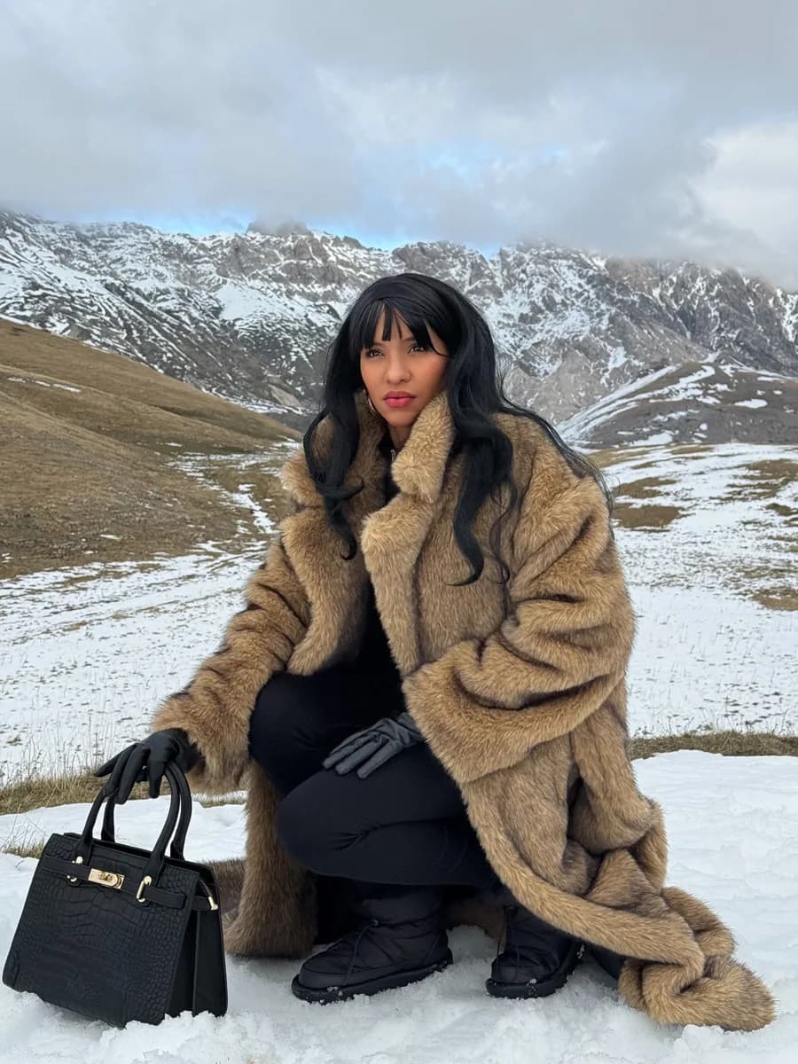 Winter Luxury Warm Thicken Jacket Lapel Collar Open Front Outwears Women High Quality Camel Fluffy Long Faux Fur Jacket Coat
